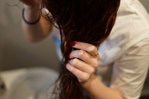 pielęgnacja włosów przedłużanych, kosmetyki do włosów przedłużanych