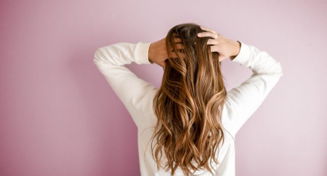 Profesjonalne przedłużanie włosów – metoda kanapkowa